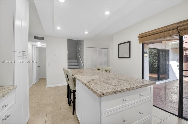 Building Photo - 3007 San Clara Dr