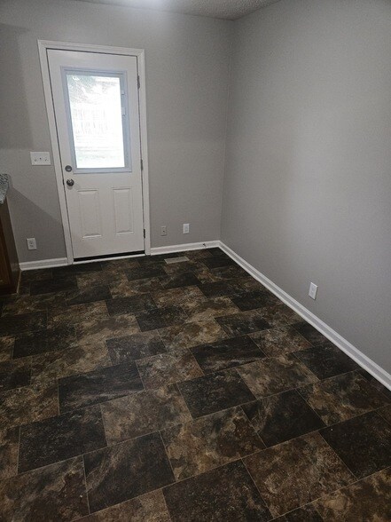 Building Photo - 1911 Pecan Ridge Dr
