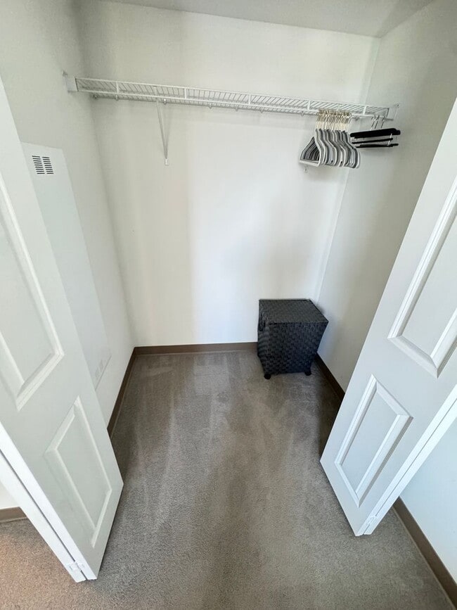 Building Photo - Partially Furnished 1 bed, 1 bath with 1 reserved covered parking @ Ke Kilohana