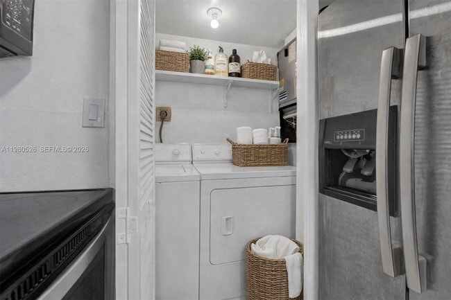 Building Photo - 230 Lakeview Dr