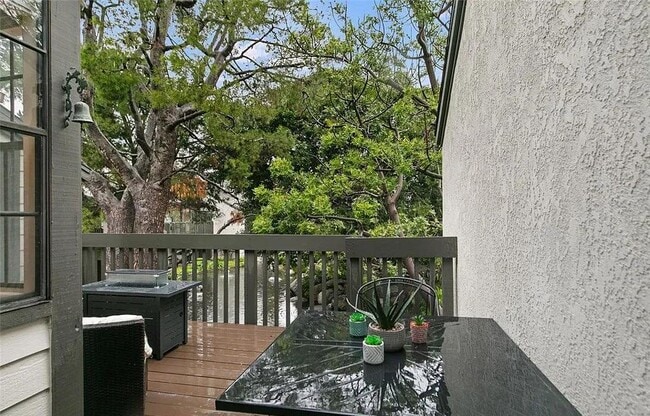 Building Photo - 2526 W MacArthur Blvd