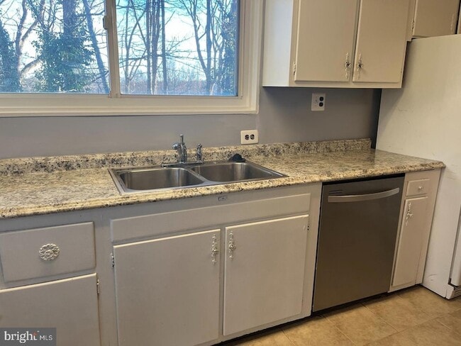 Building Photo - 6323 Fenton Ct