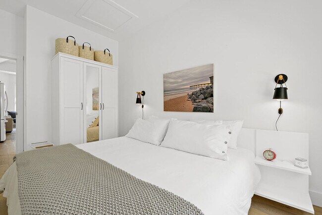 Building Photo - 90 De Haven St