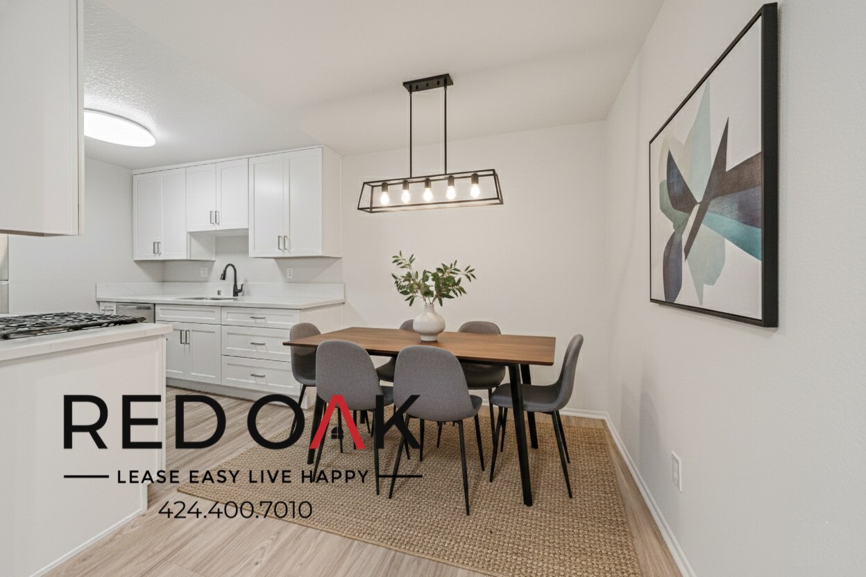 Building Photo - 15050 Moorpark St