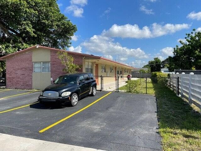 Primary Photo - 5725 Tyler St