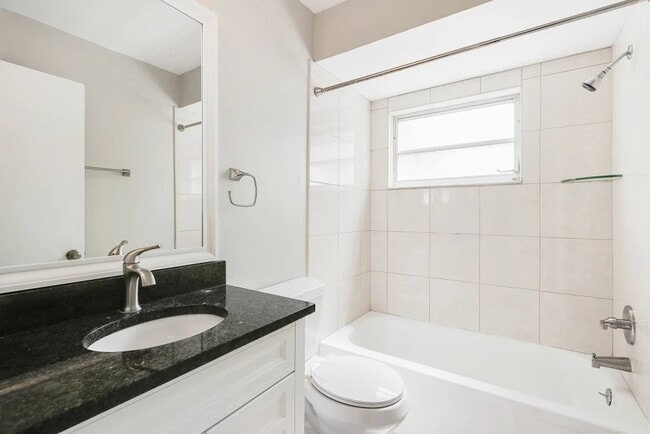 Building Photo - 1303 Village Ct