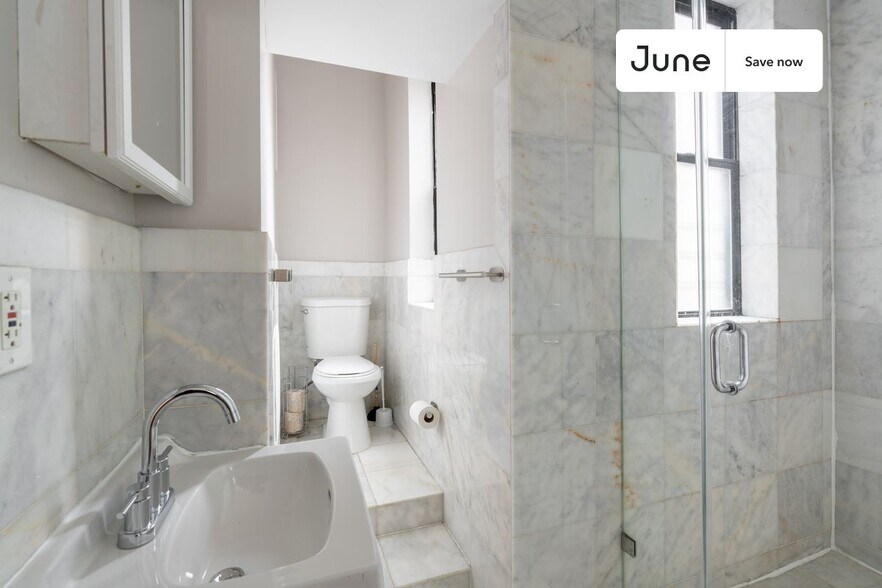 Building Photo - 826 9th Ave