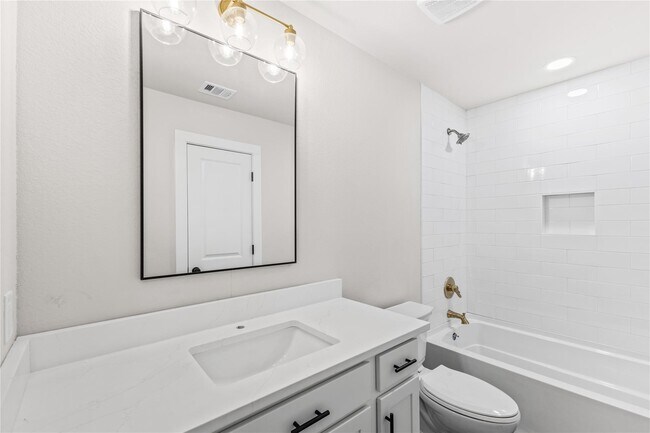 Building Photo - 2398 Valley Dr