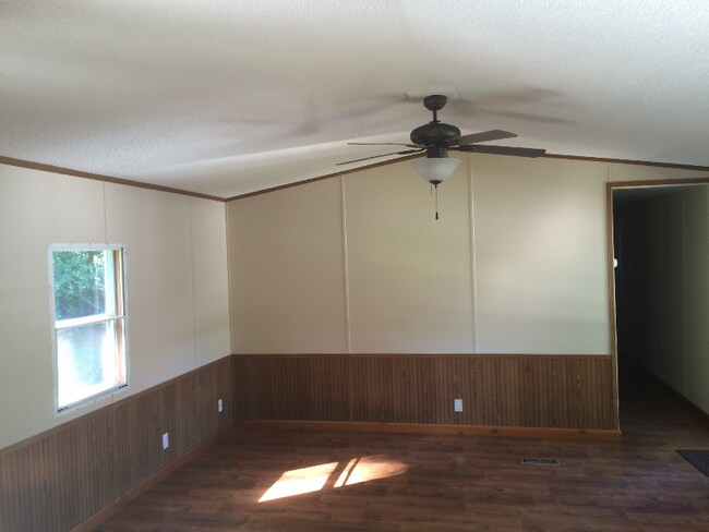 Building Photo - 1590 State Hwy 47