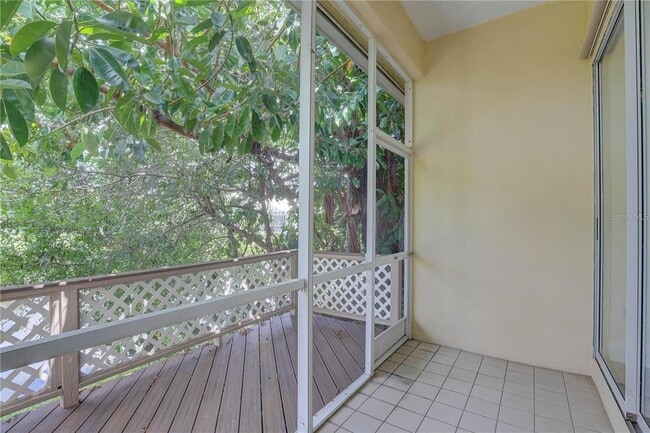 Building Photo - 2208 Hampstead Ct