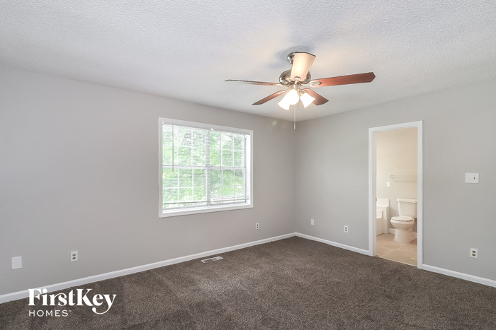 Building Photo - 860 Green Forest Dr