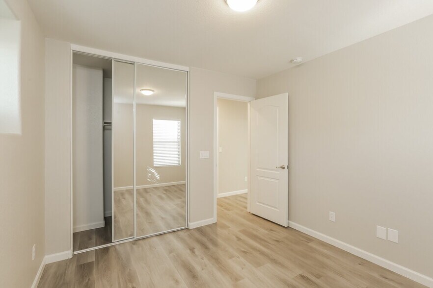 Building Photo - 706 N 112th Dr