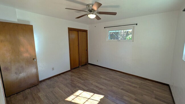 Building Photo - 3 Bedroom Home Plus Bonus Room in the Hudson Manor Community Near S McClintok Dr and E Apache Blvd!