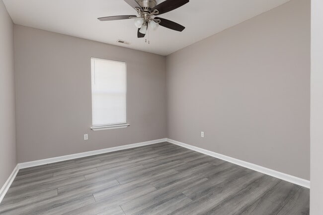 Building Photo - 323 Willow Oak Dr