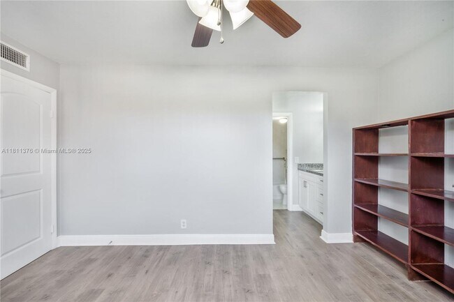 Building Photo - 13707 Kendale Lakes Cir
