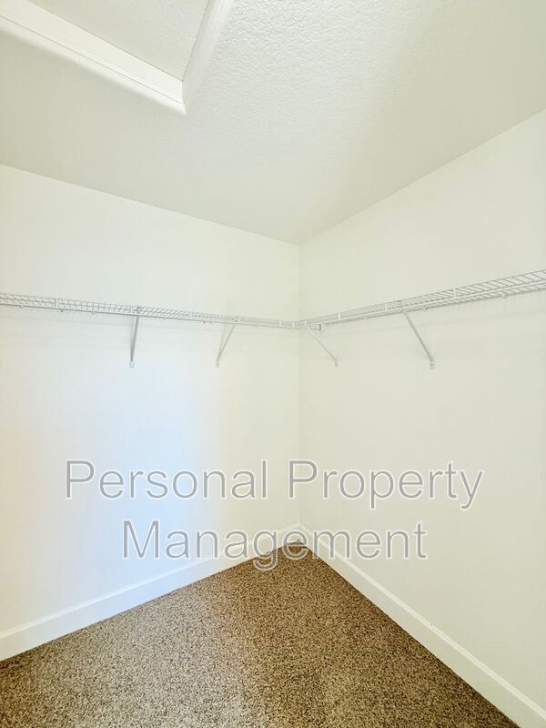 Building Photo - 3368 NW 47th Dr