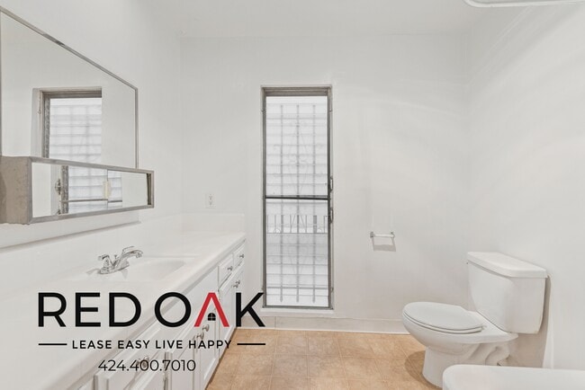 Building Photo - 511 N Kenmore Ave