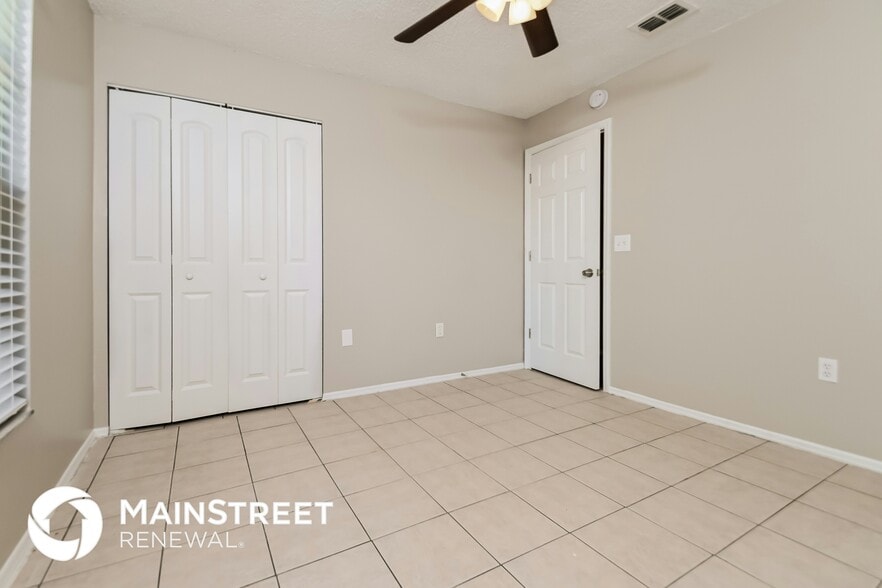 Building Photo - 3222 6th Ave W