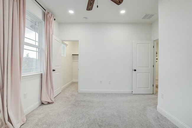 Building Photo - 4808 Globe Mallow Dr