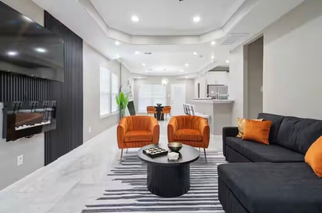 Building Photo - 5914 Southridge St