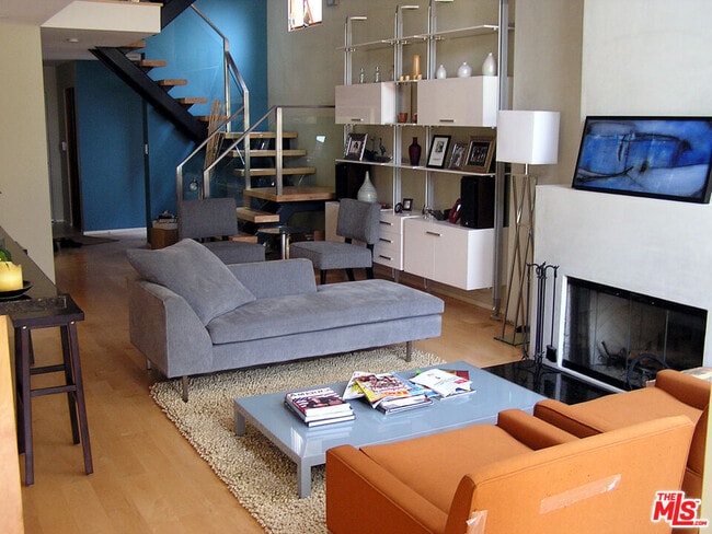 Building Photo - 420 Sherman Canal