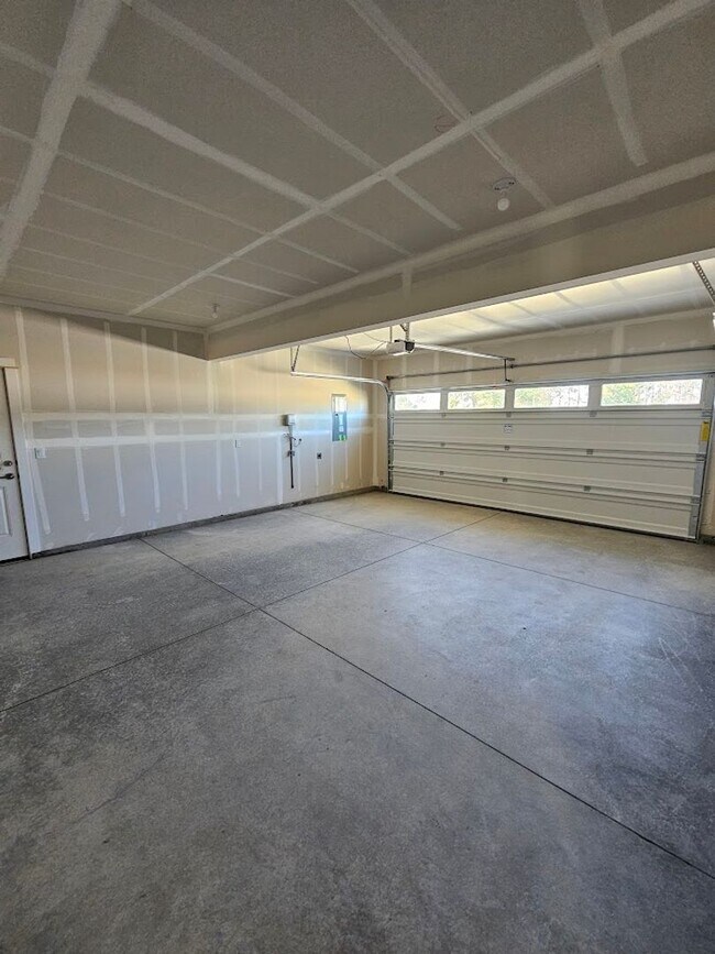 Building Photo - Brand new 3 Bed 2.5 Bath Home- Owyhee Scho...