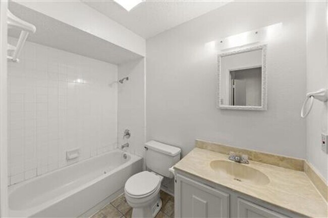 Building Photo - 2205 Foxcroft Ln