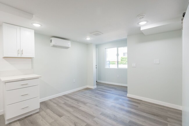 Interior Photo - 15286 Sutton Street