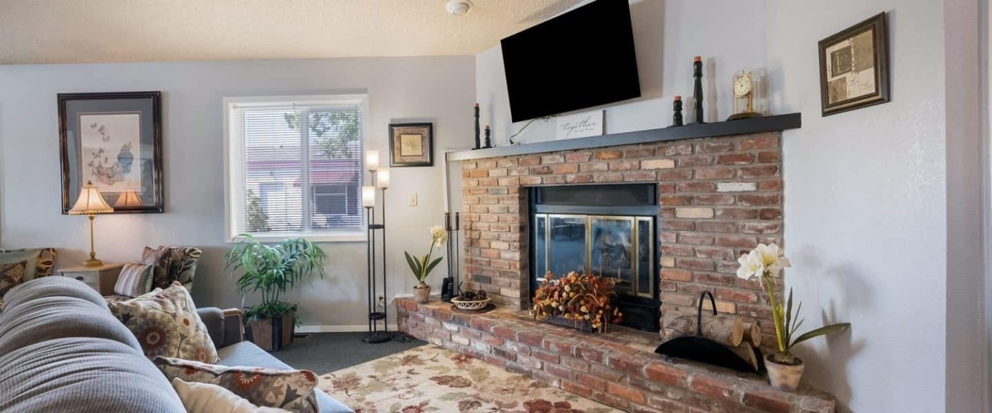 Building Photo - 2099 W Plymouth Cir