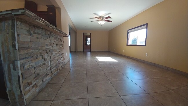 Building Photo - 4-Bed, 2-Bath Home Off Road 100 with Easy ...