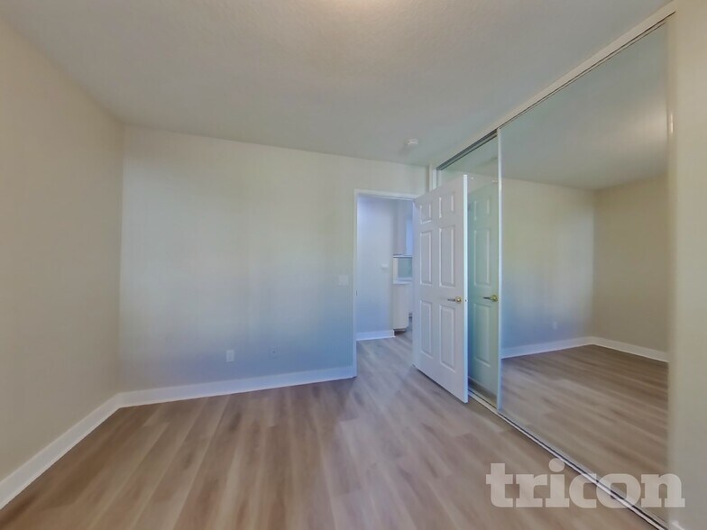 Building Photo - 1346 Woodvale Dr