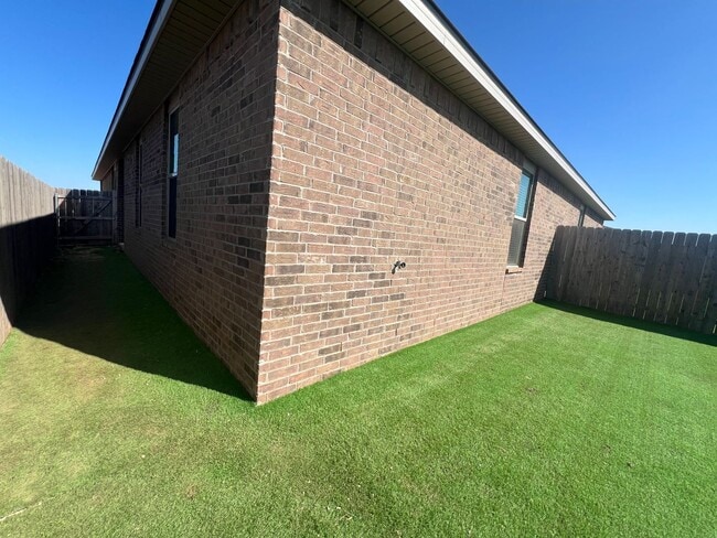 Building Photo - Stylish and Modern 3-Bedroom Duplex for Re...