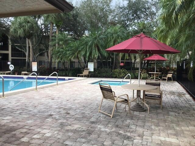 Building Photo - 207 Foxtail Dr