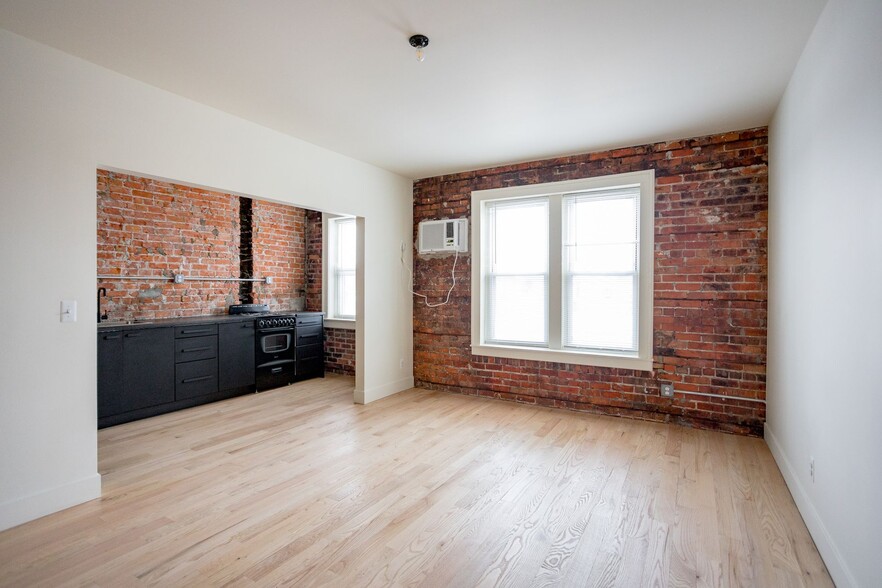 Primary Photo - The Charlotte Apartments