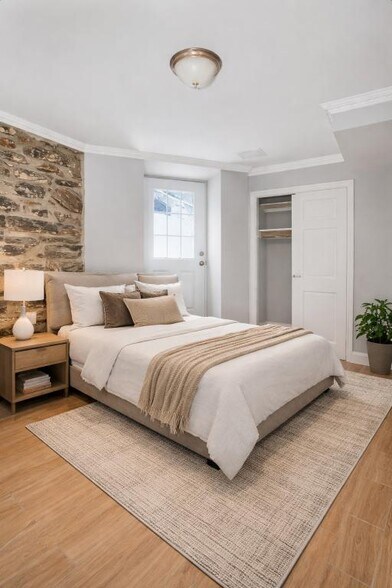 Building Photo - 206 E 83rd St