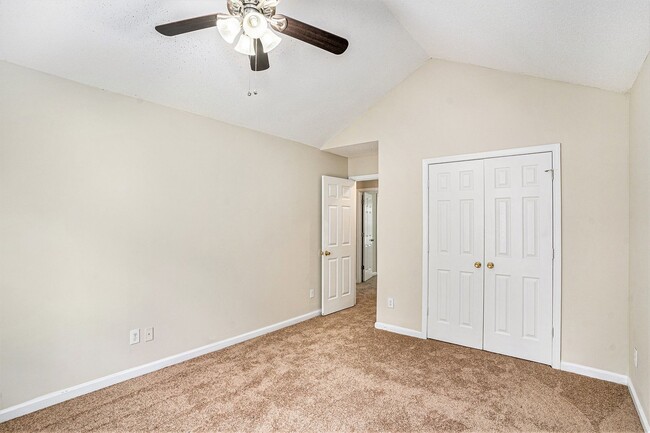 Building Photo - 3 Bedroom 2.5 Bath Home