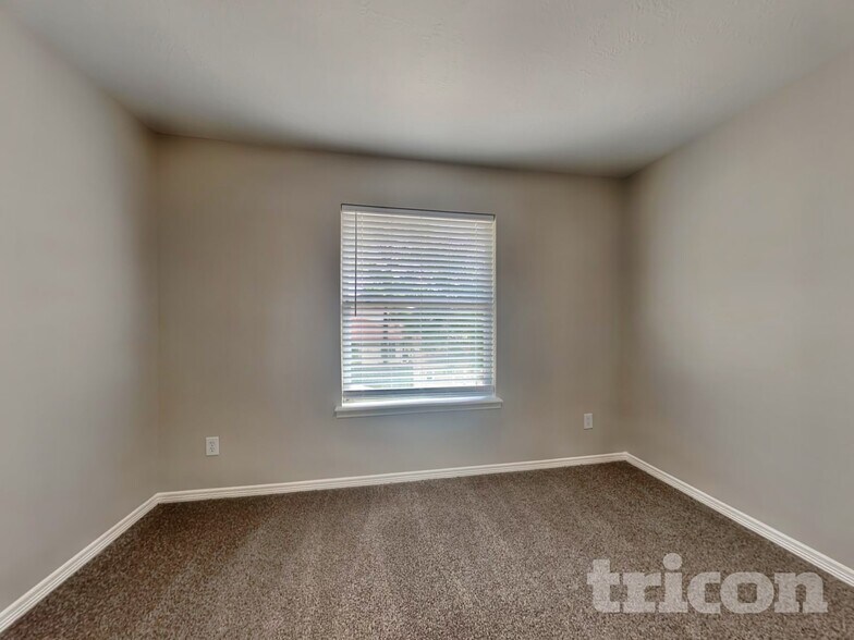 Building Photo - 10834 Golden Sunshine Dr