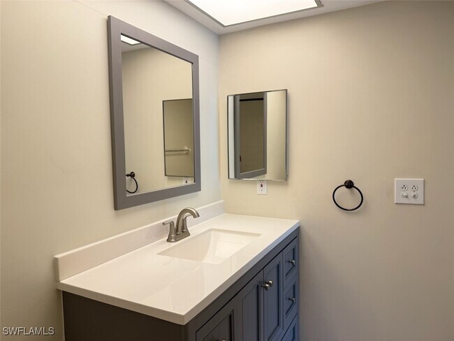 Building Photo - 1801 Courtyard Way