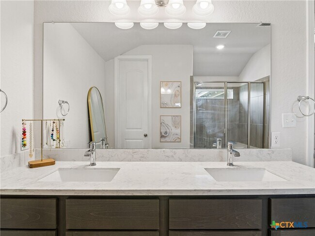 Building Photo - 890 Casetta Trl