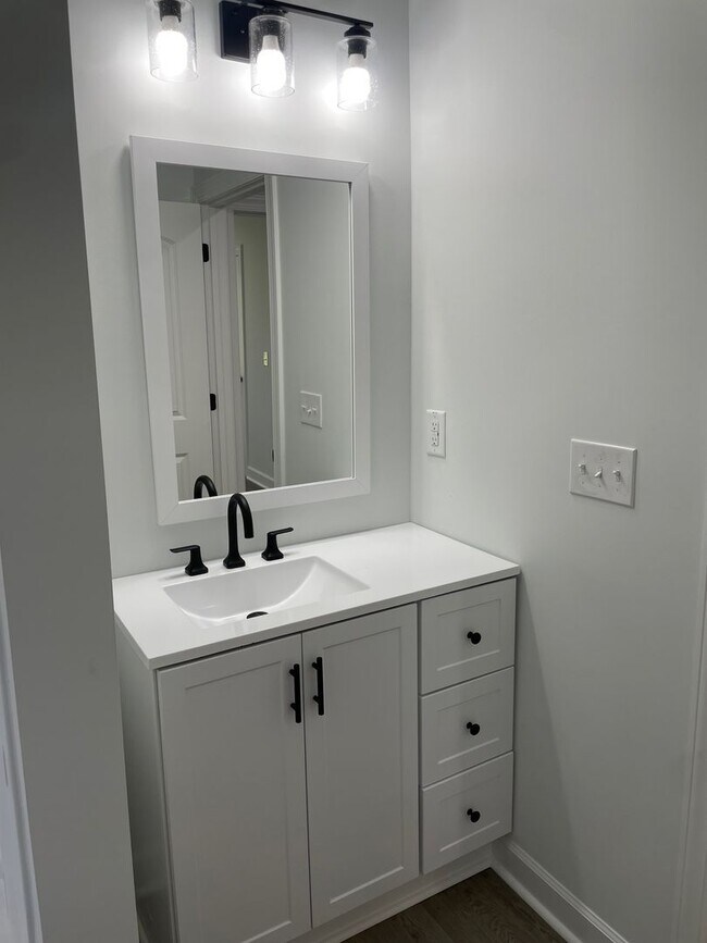 Building Photo - NEWLY REMODLED 3 BED, 2 BATH BRICK HOME LOCATED IN ASHEBORO! $1,750 RENT $1,750 DEPOSIT