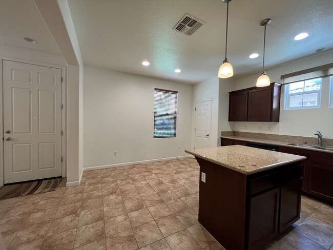 Building Photo - Desirable 4 Bed 3 Bath 2-Story Home in Folsom