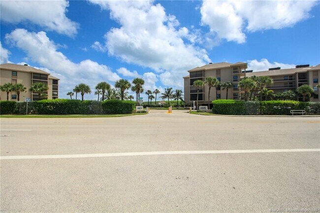 Building Photo - 2641 NE Ocean Blvd