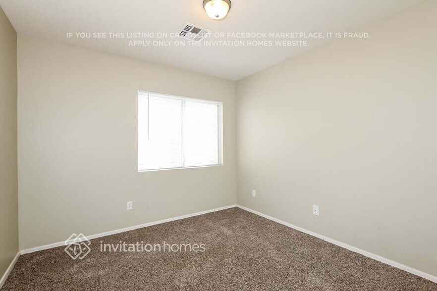 Building Photo - 9049 N 115th Dr