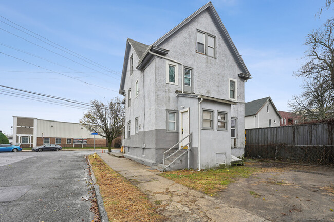 Building Photo - 1545 Barnum Ave