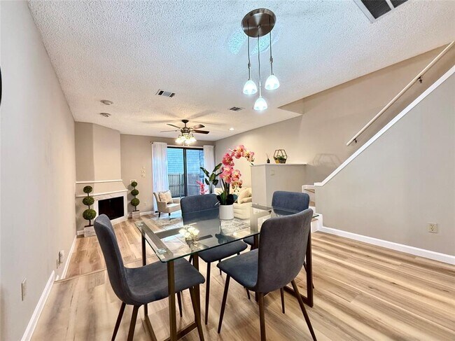 Building Photo - 7122 Wood Hollow Dr