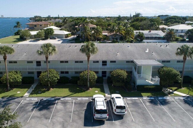 Building Photo - 68 Yacht Club Dr