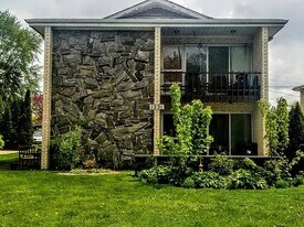 Building Photo - 1221 N La Grange Rd