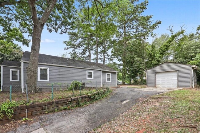 Building Photo - 1641 Sandtown Rd SW