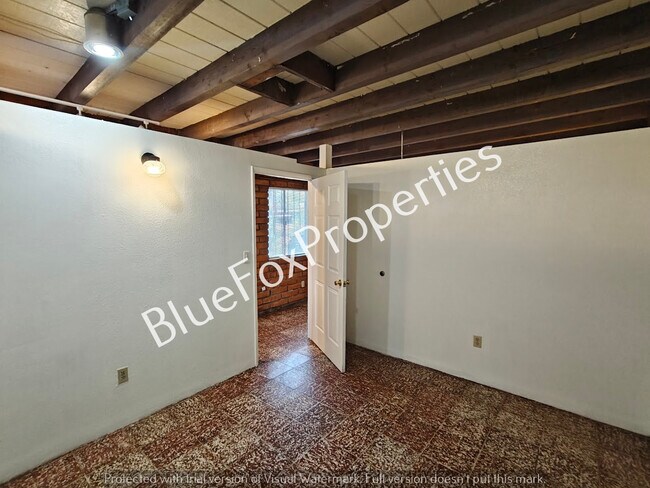 Building Photo - 1942 E Prince Rd