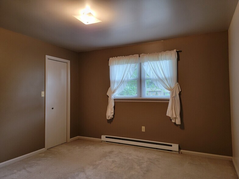 Building Photo - 1331 Woodland Cir